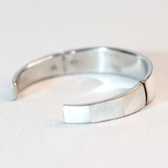 Hinged Cuff Bracelet Mother Of Pearl Shades Of Beige To Blush - Picture 6 of 11